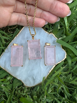 
                  
                    Rose Quartz Faceted pendant necklace - gold
                  
                