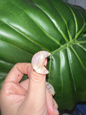 
                  
                    Quartz Moon ring gold wire
                  
                