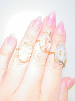 
                  
                    Load and play video in Gallery viewer, Geode Slice Simple band ring - Gold
                  
                